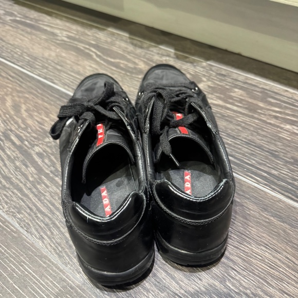 Prada - Picture 3 of 5